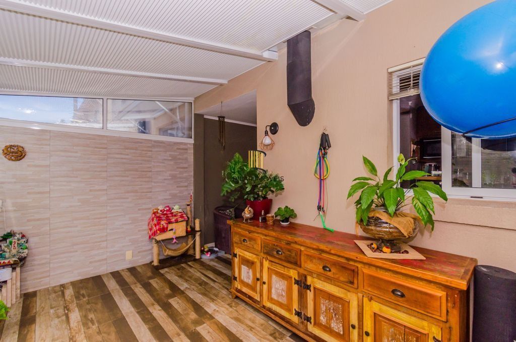 Casa em Condomínio 4 Dormitórios com Suíte no Lindoia - Porto Alegre