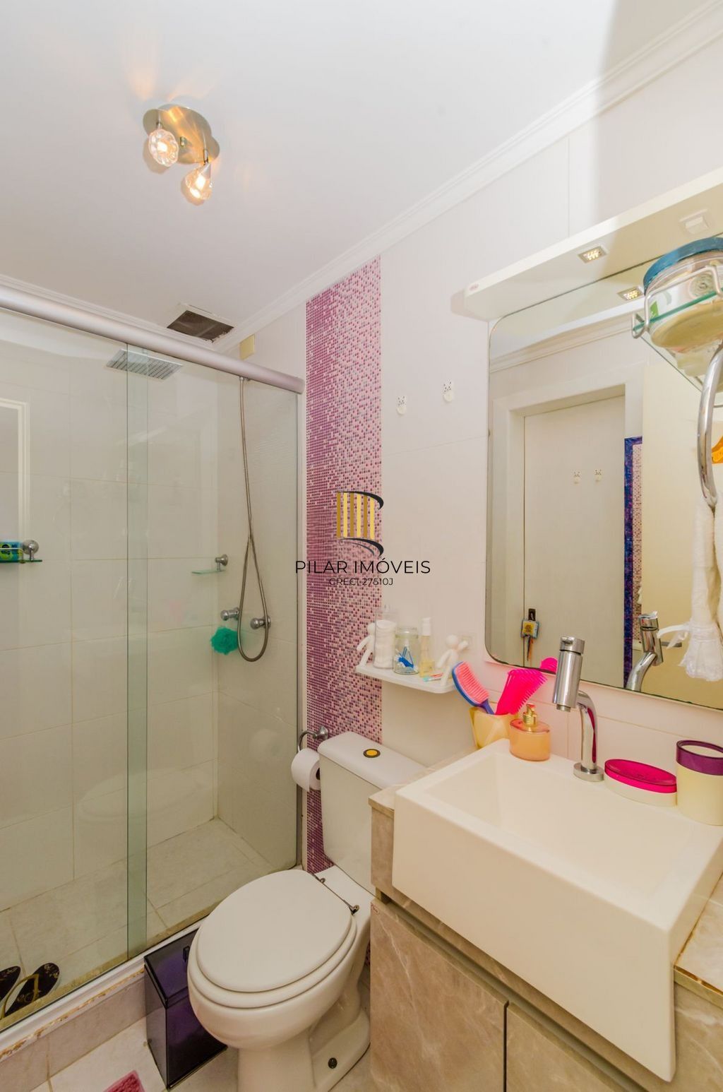 Casa em Condomínio 4 Dormitórios com Suíte no Lindoia - Porto Alegre