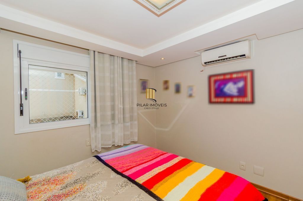 Casa em Condomínio 4 Dormitórios com Suíte no Lindoia - Porto Alegre