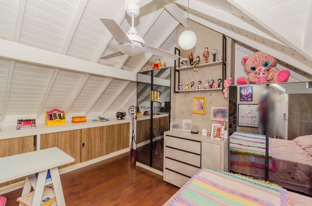 Casa em Condomínio 4 Dormitórios com Suíte no Lindoia - Porto Alegre