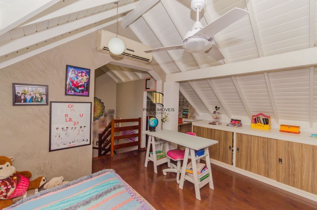 Casa em Condomínio 4 Dormitórios com Suíte no Lindoia - Porto Alegre