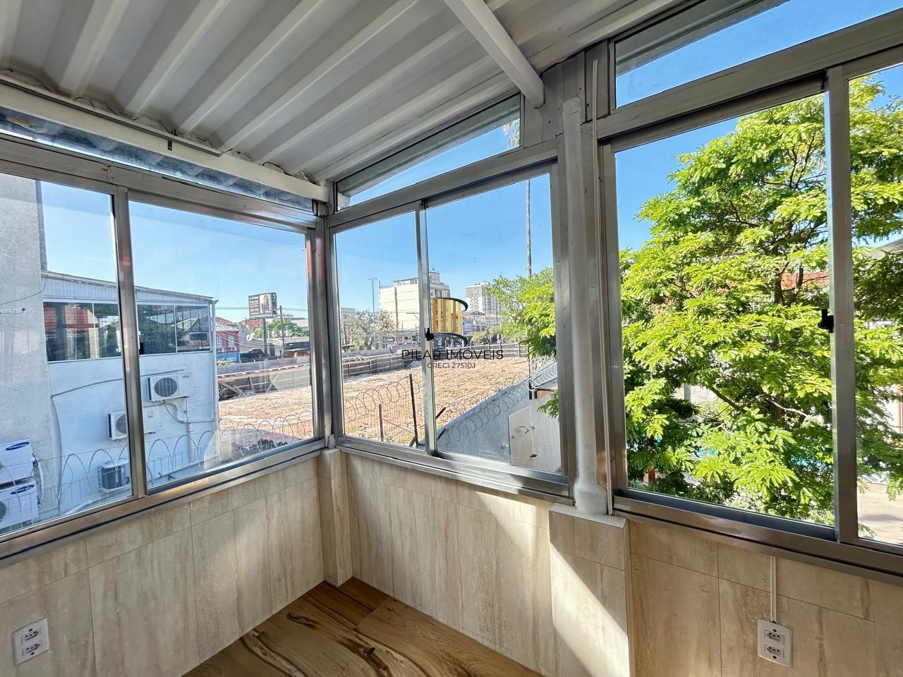 Casa 8 dormitórios, 5 banheiros e 6 vagas no Bairro São João Porto Alegre