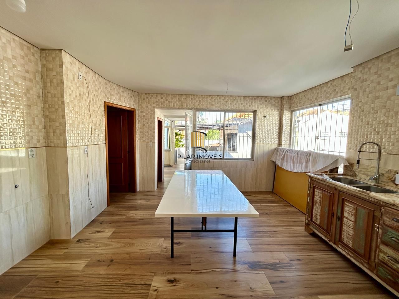 Casa 8 dormitórios, 5 banheiros e 6 vagas no Bairro São João Porto Alegre