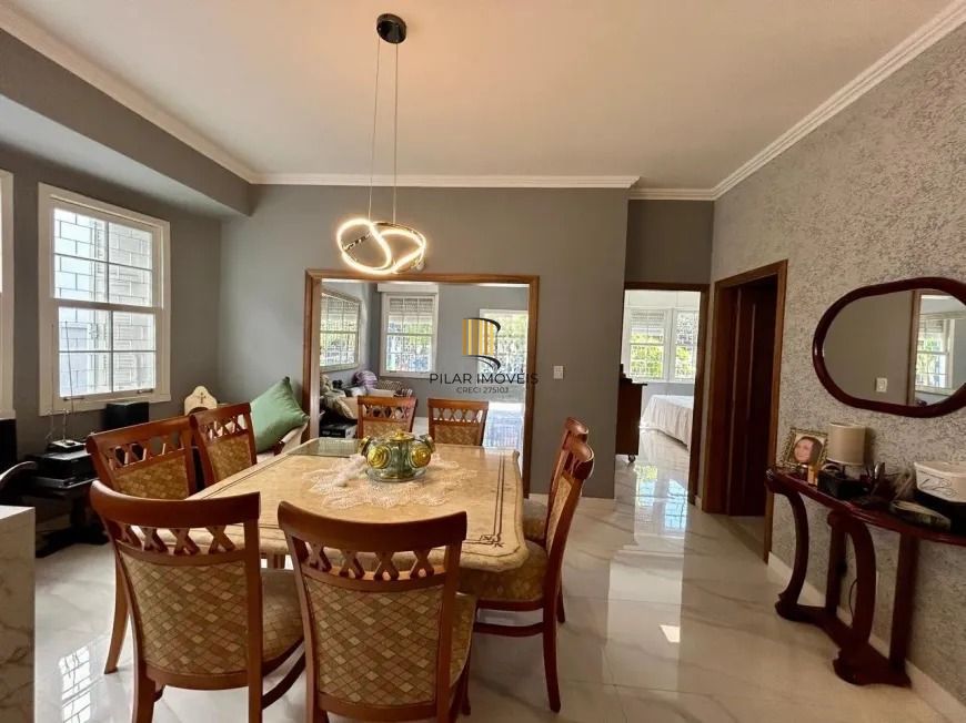 Casa 8 dormitórios, 5 banheiros e 6 vagas no Bairro São João Porto Alegre