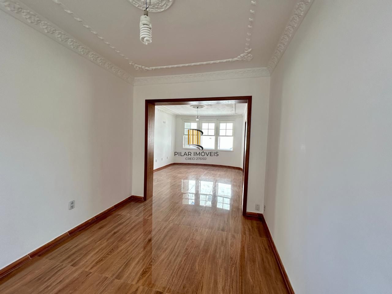 Casa 8 dormitórios, 5 banheiros e 6 vagas no Bairro São João Porto Alegre