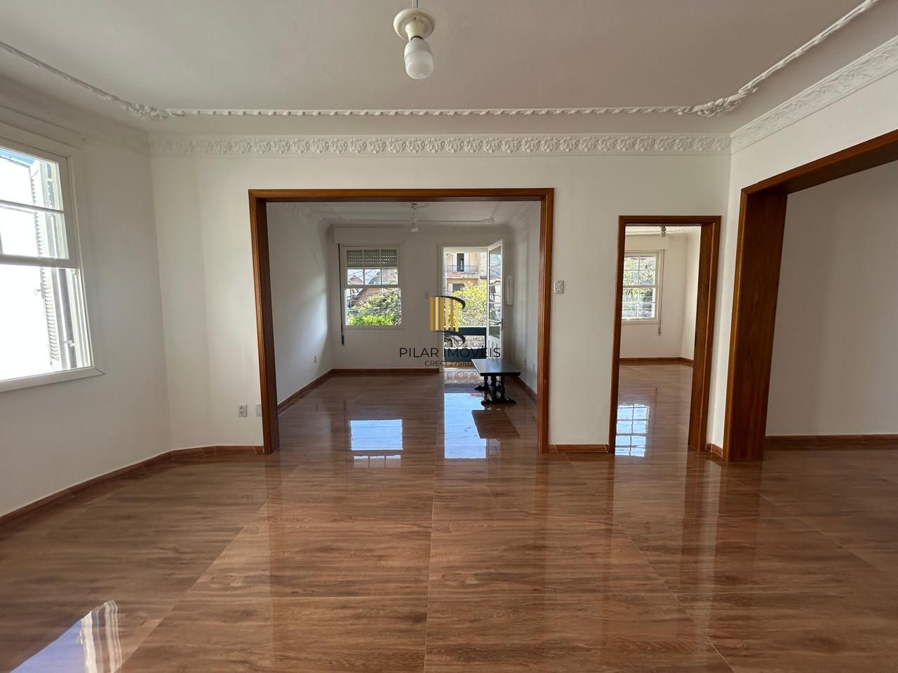 Casa 8 dormitórios, 5 banheiros e 6 vagas no Bairro São João Porto Alegre