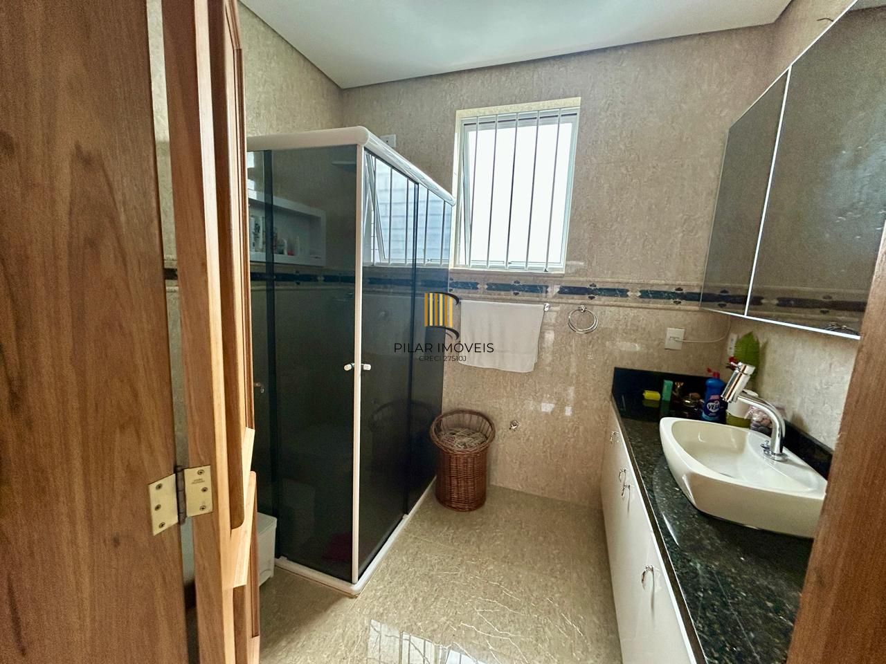 Casa 8 dormitórios, 5 banheiros e 6 vagas no Bairro São João Porto Alegre