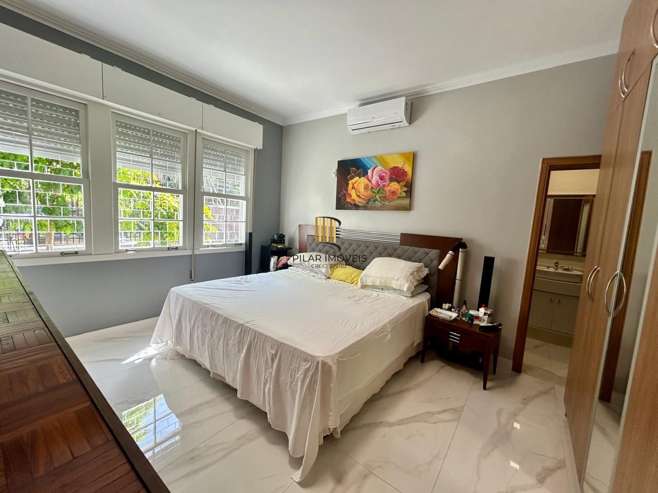 Casa 8 dormitórios, 5 banheiros e 6 vagas no Bairro São João Porto Alegre