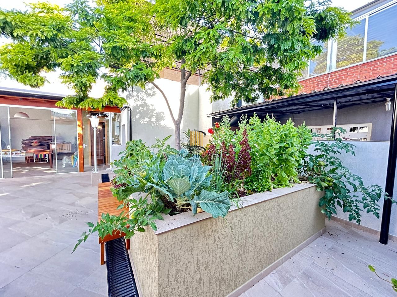 Casa 8 dormitórios, 5 banheiros e 6 vagas no Bairro São João Porto Alegre