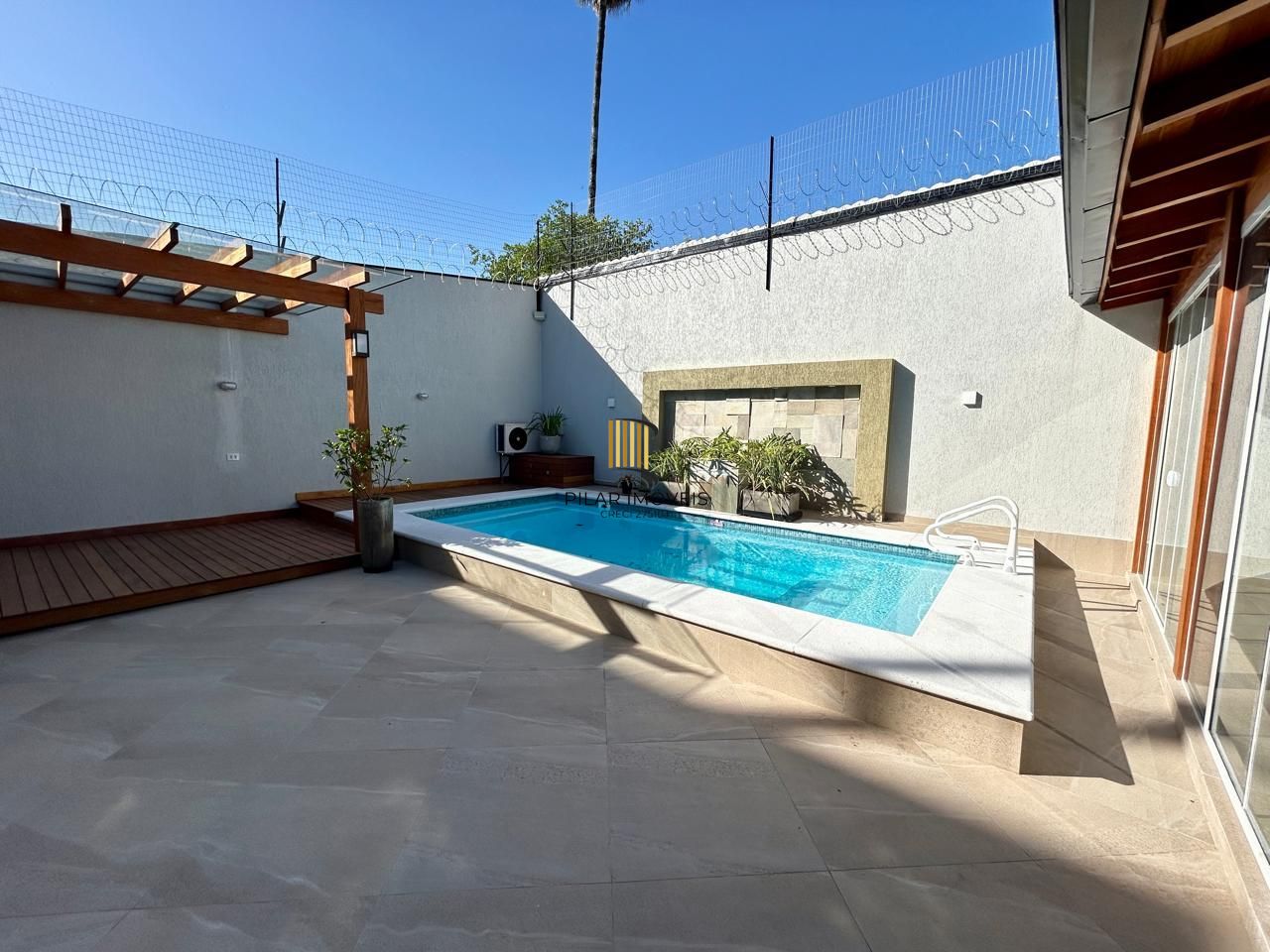 Casa 8 dormitórios, 5 banheiros e 6 vagas no Bairro São João Porto Alegre