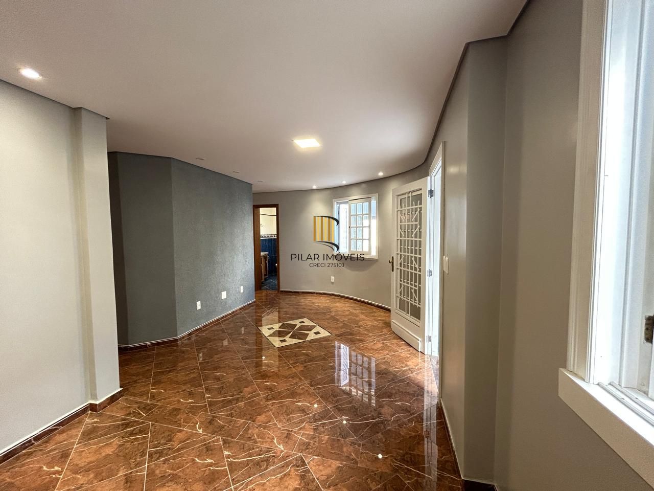 Casa 8 dormitórios, 5 banheiros e 6 vagas no Bairro São João Porto Alegre