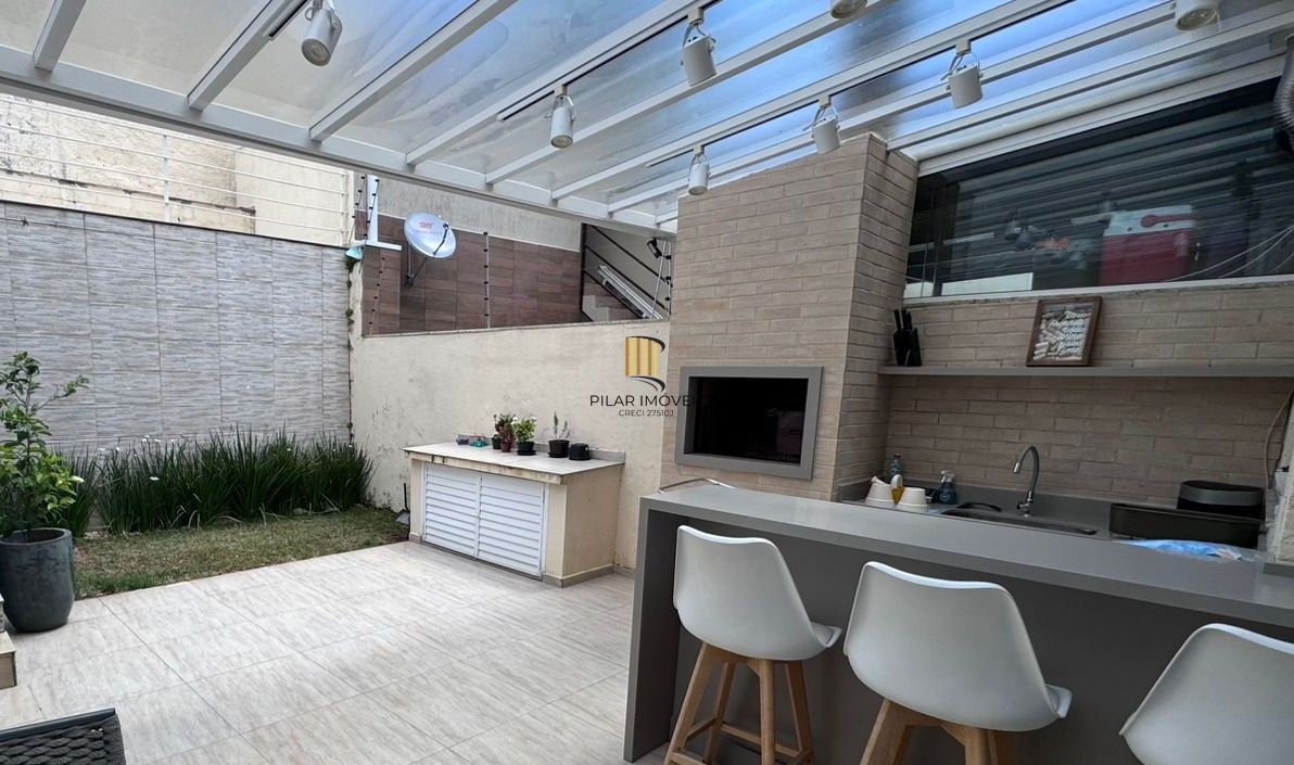 Casa mobiliada com living integrado e pátio gourmet - Pilar Imóveis