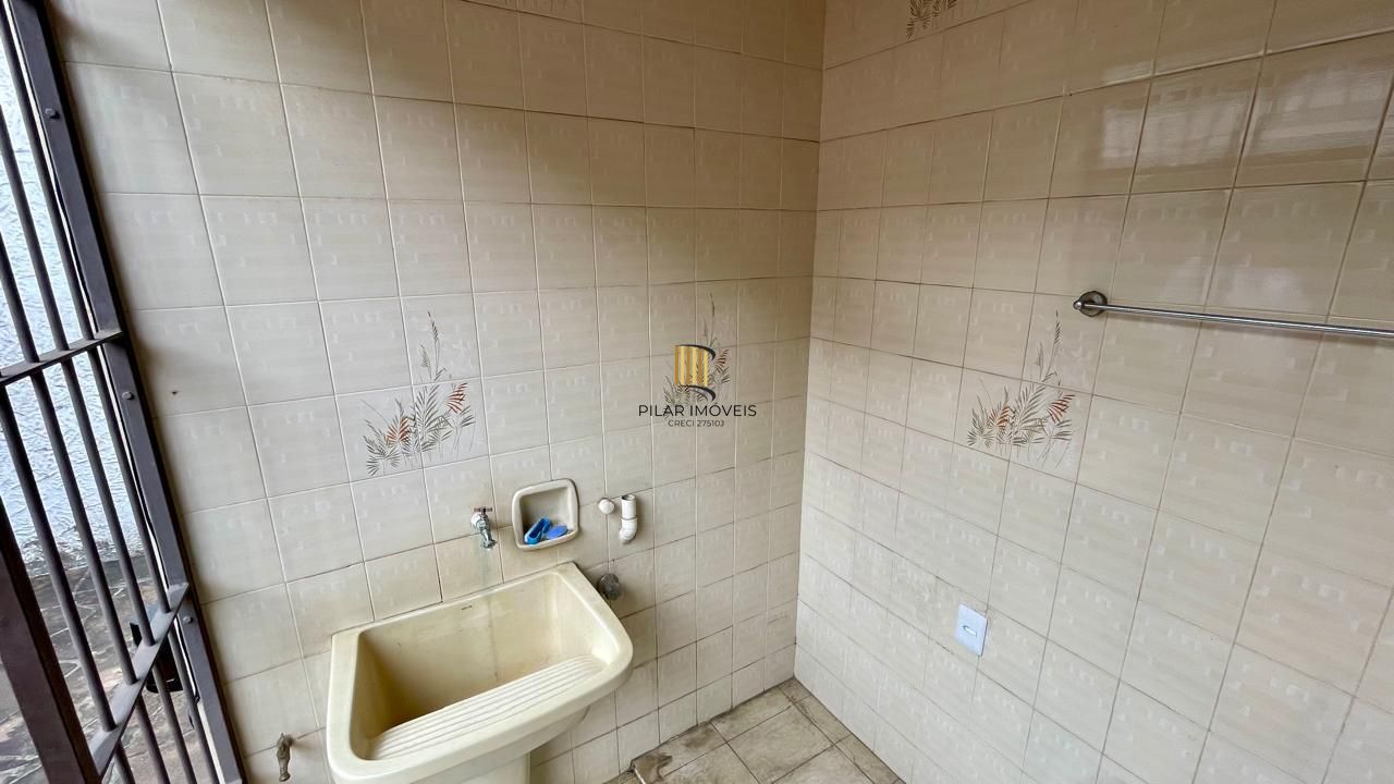 Terreno com casa e árvores frutíferas no Três Figueiras