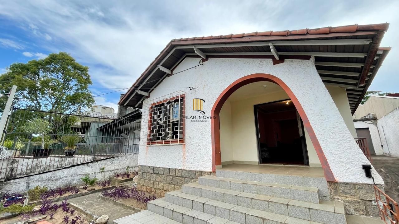 Terreno com casa e árvores frutíferas no Três Figueiras