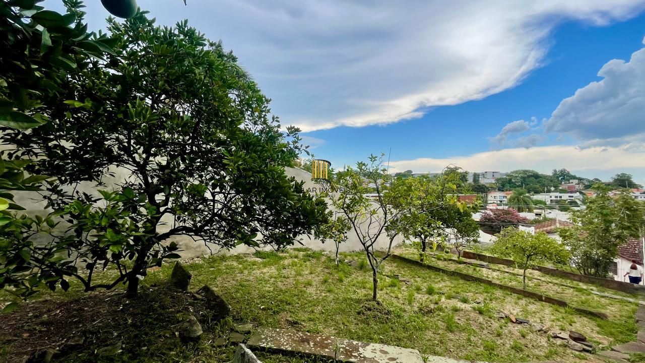 Terreno em área nobre com casa averbada e árvores frutíferas