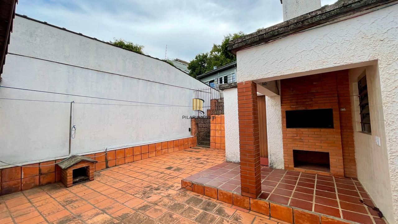 Terreno em área nobre com casa averbada e árvores frutíferas