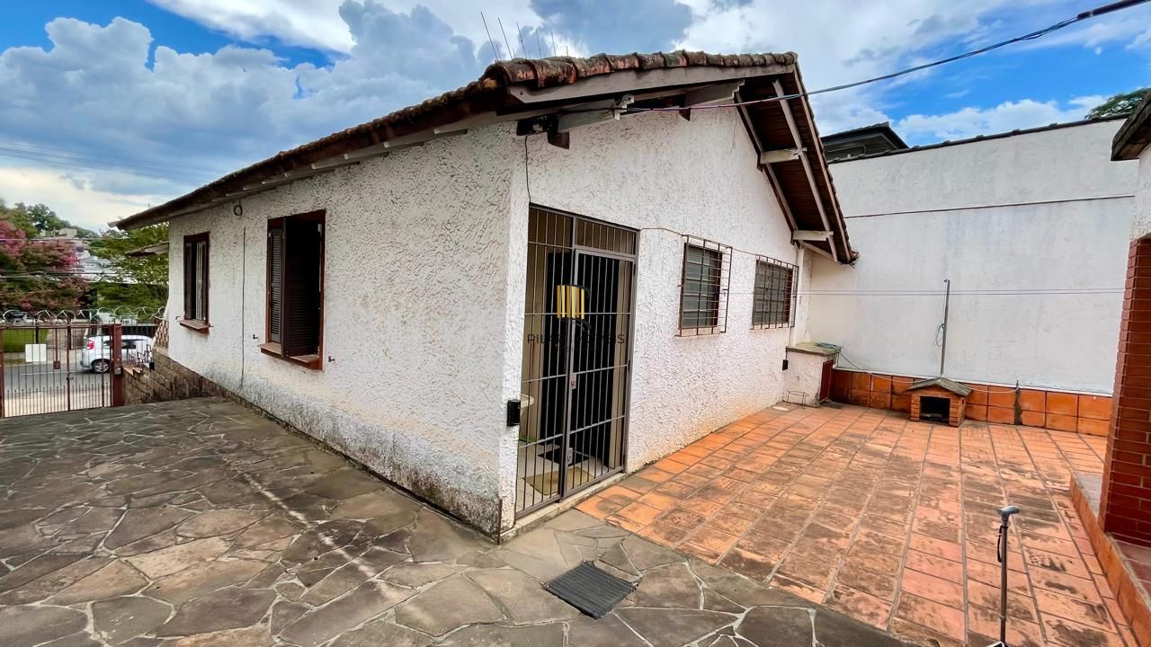 Terreno em área nobre com casa averbada e árvores frutíferas