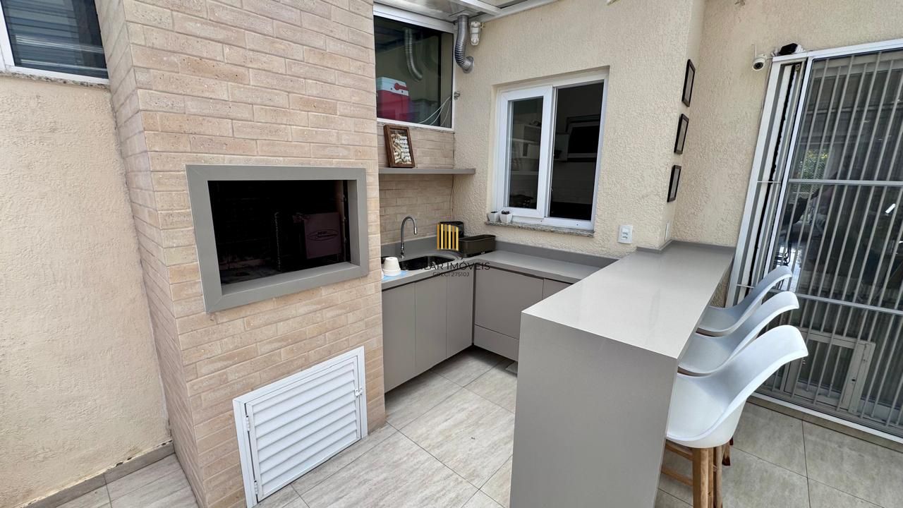 Casa mobiliada com living integrado e pátio gourmet