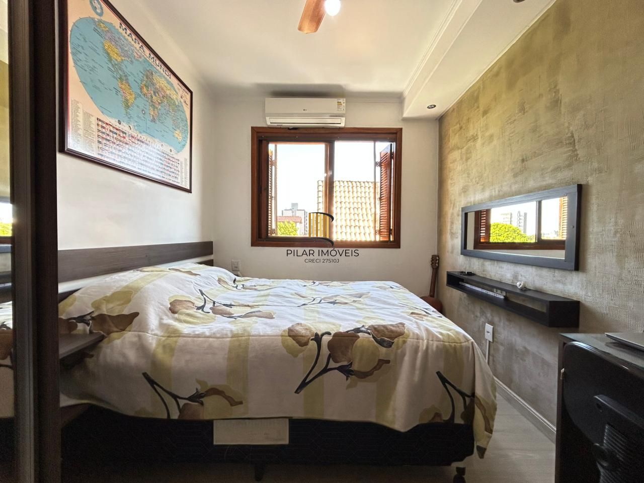 Apartamento de 2 dormitórios, suíte, sacada com churrasqueira e vaga coberta.