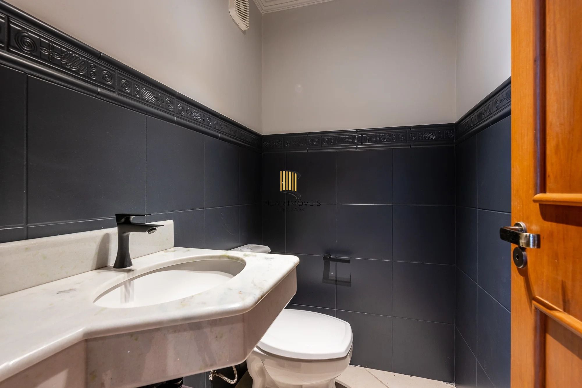 Casa alto padrão com 473m², piscina e 3 suítes no Ecoville – POA