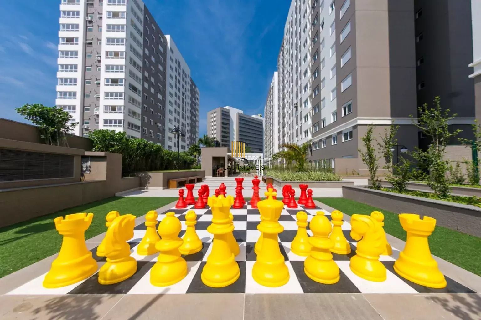 Apartamento de 2 Dormitórios, suíte, churrasqueira e 2 vagas.