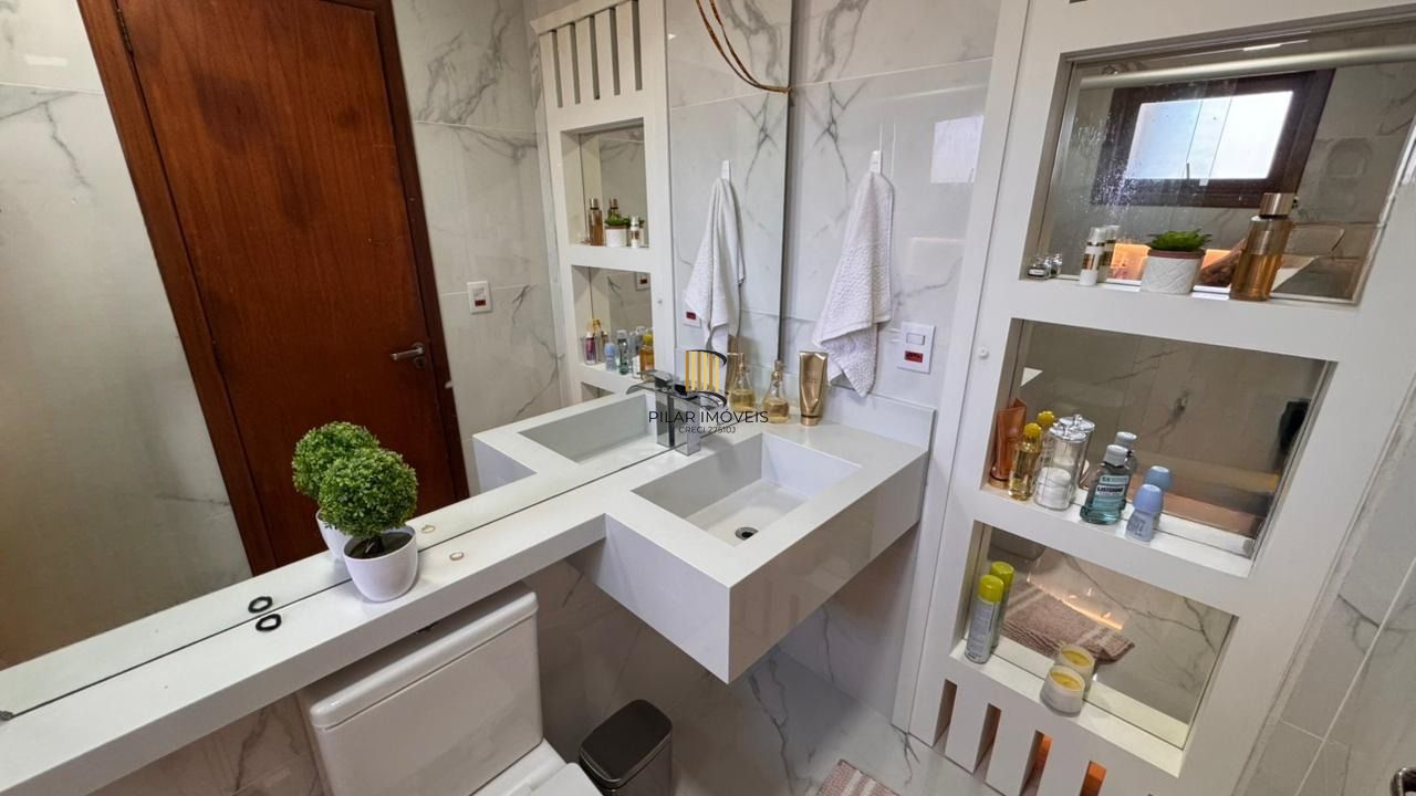 Casa Semimobiliada 3 dorm em Condomínio Fechado no Jardim Planalto