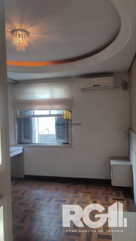 Apartamento a venda com 3 dormitórios, com sacada, de frente. Rua 24 de Outubro Auxiliadora.