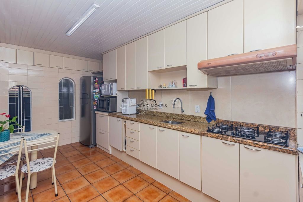 Casa 3 dormitórios, 2 suítes, piscina