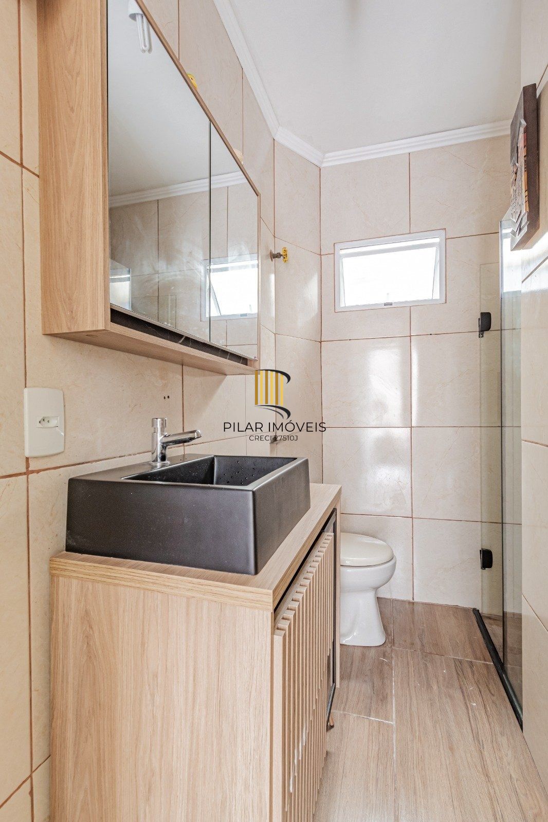 Térreo com pátio Semimobiliado, 2 Dormitórios, Próximo ao Praia de Belas