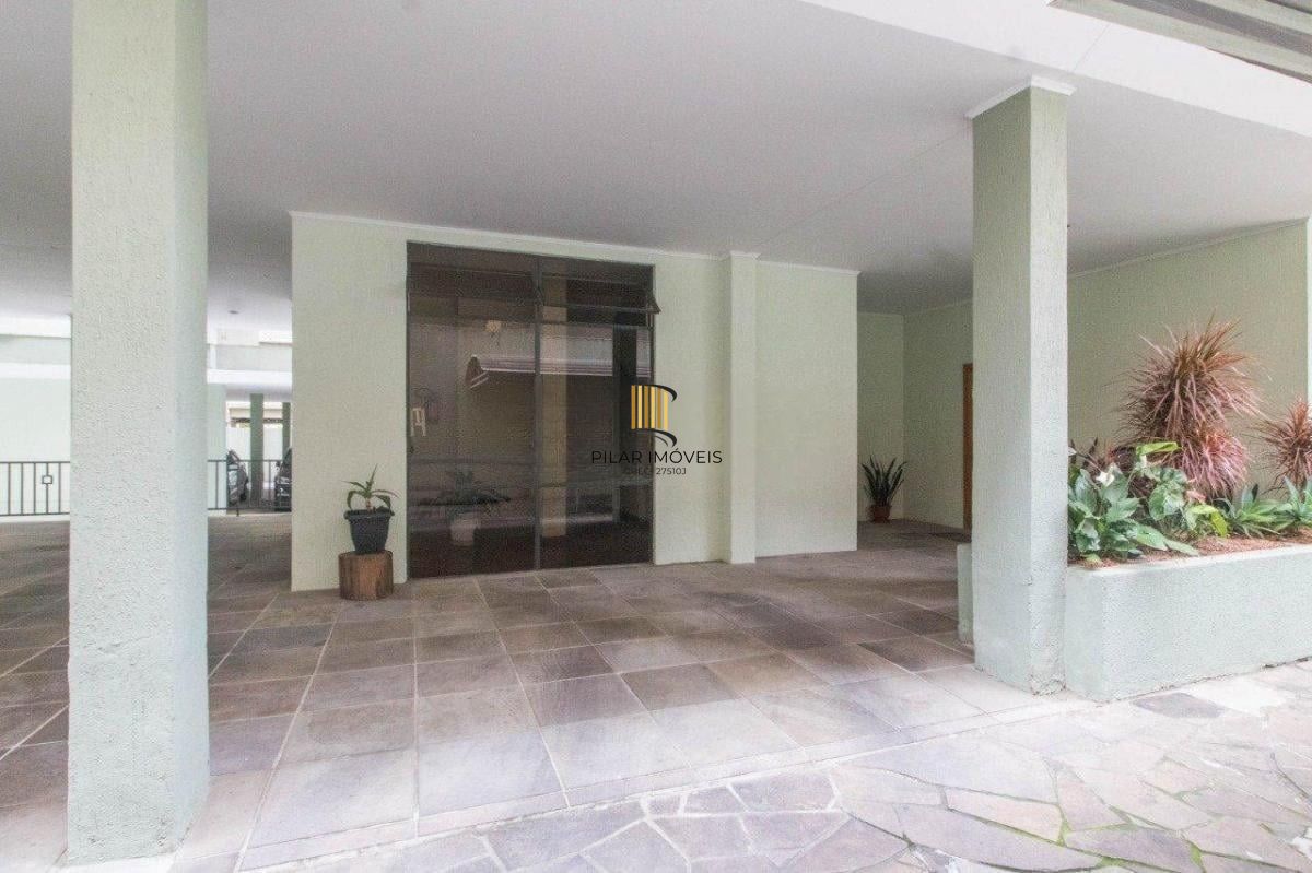 Cobertura ensolarada com 3 quartos, com vista, duas vagas. Cristo Redentor