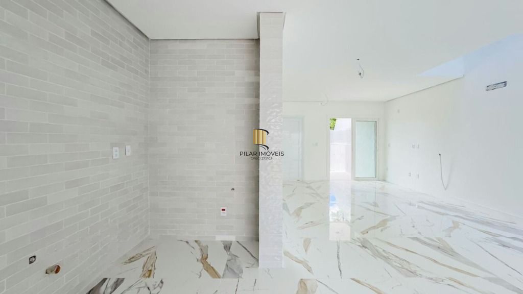 Casa térrea com 3 suítes, lavabo e 2 vagas.