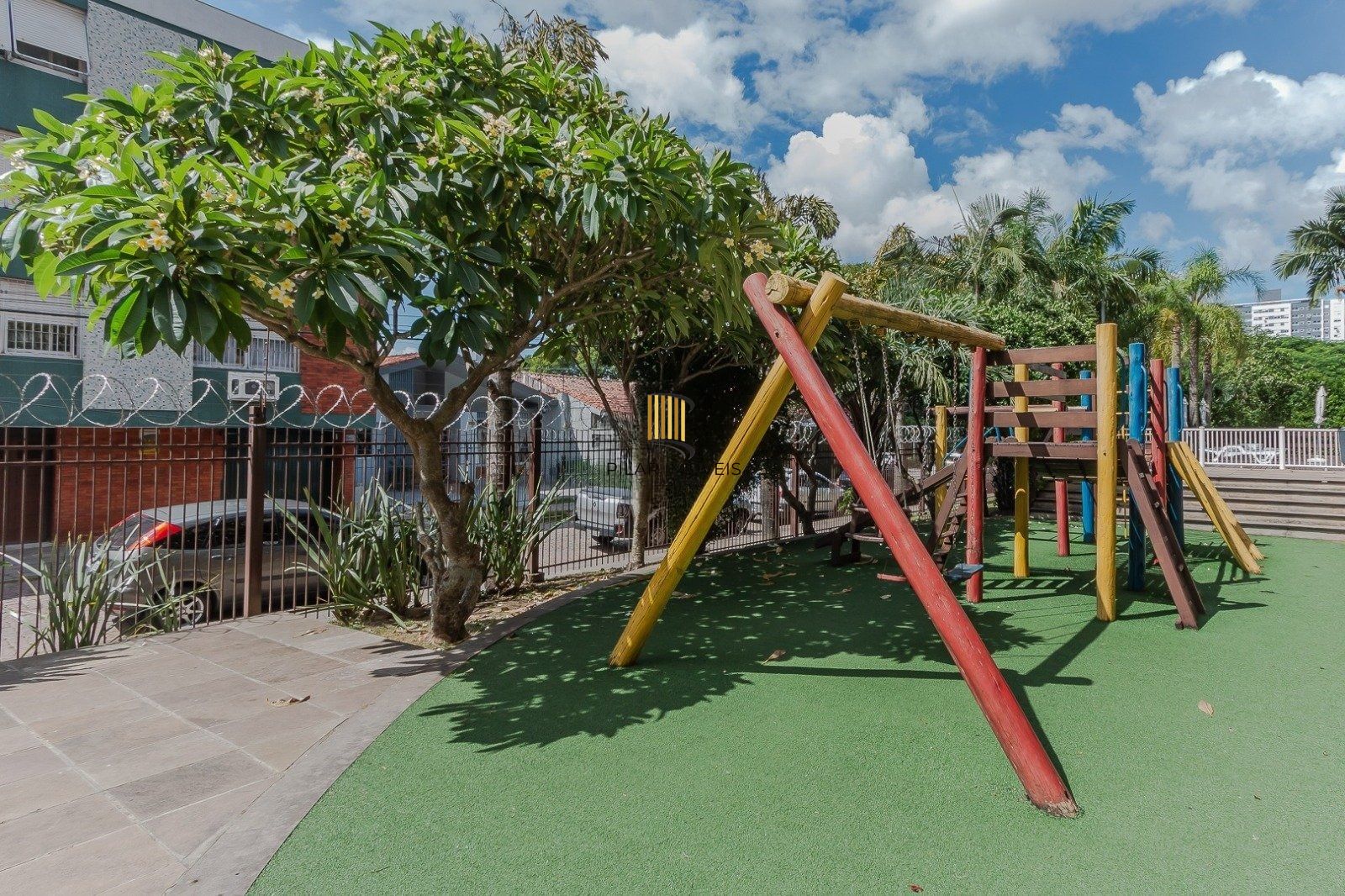 Apartamento de 4 dormitórios, sacada fechada com churrasqueira -Av. Panamericana