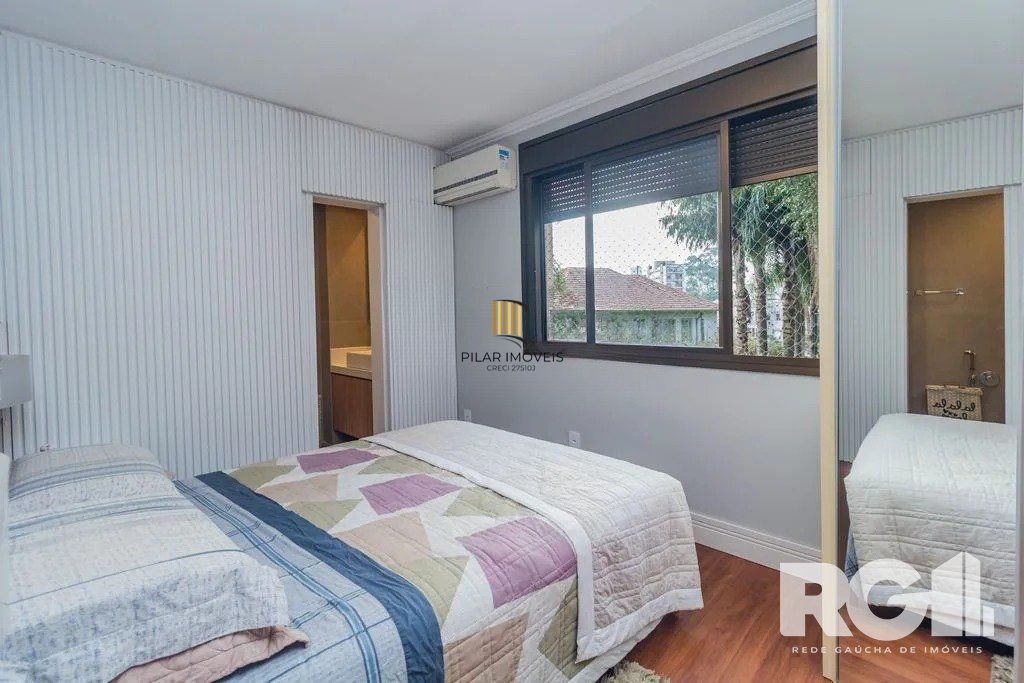 Apartamento com 94m², 3 quartos, 1 suíte, 2 vagas, no bairro Cristo Redentor em Porto Alegre..