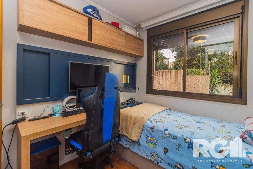 Apartamento com 94m², 3 quartos, 1 suíte, 2 vagas, no bairro Cristo Redentor em Porto Alegre..