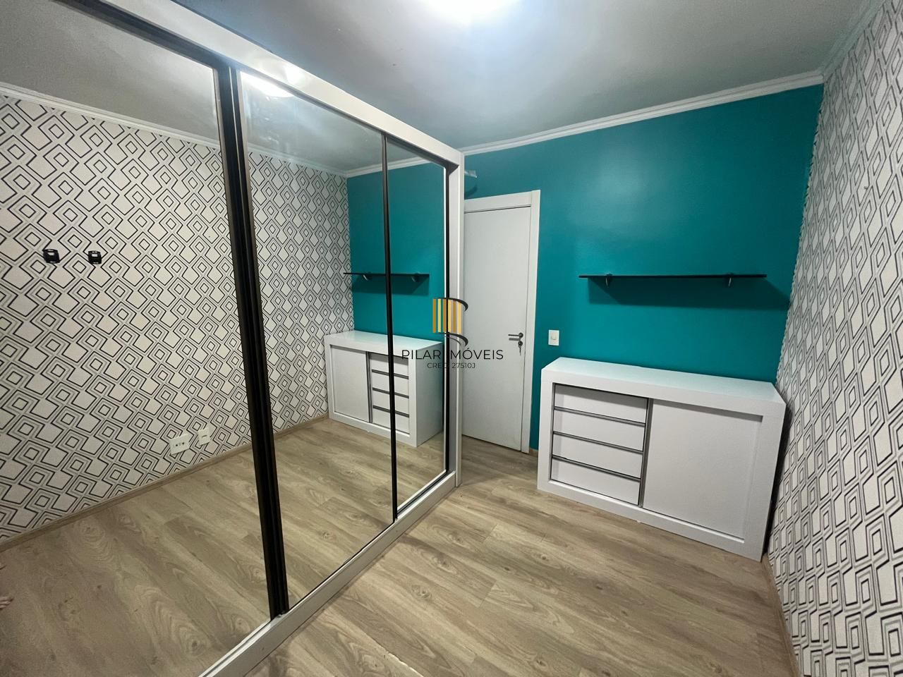 Apartamento Semimobiliado 2 dormitórios 1 vaga coberta - Passo da Areia