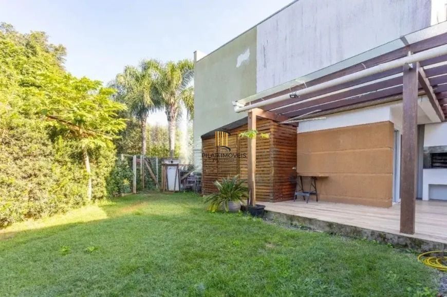 Casa em condomínio com 3 dormitórios, suíte e pátio amplo – 147m²