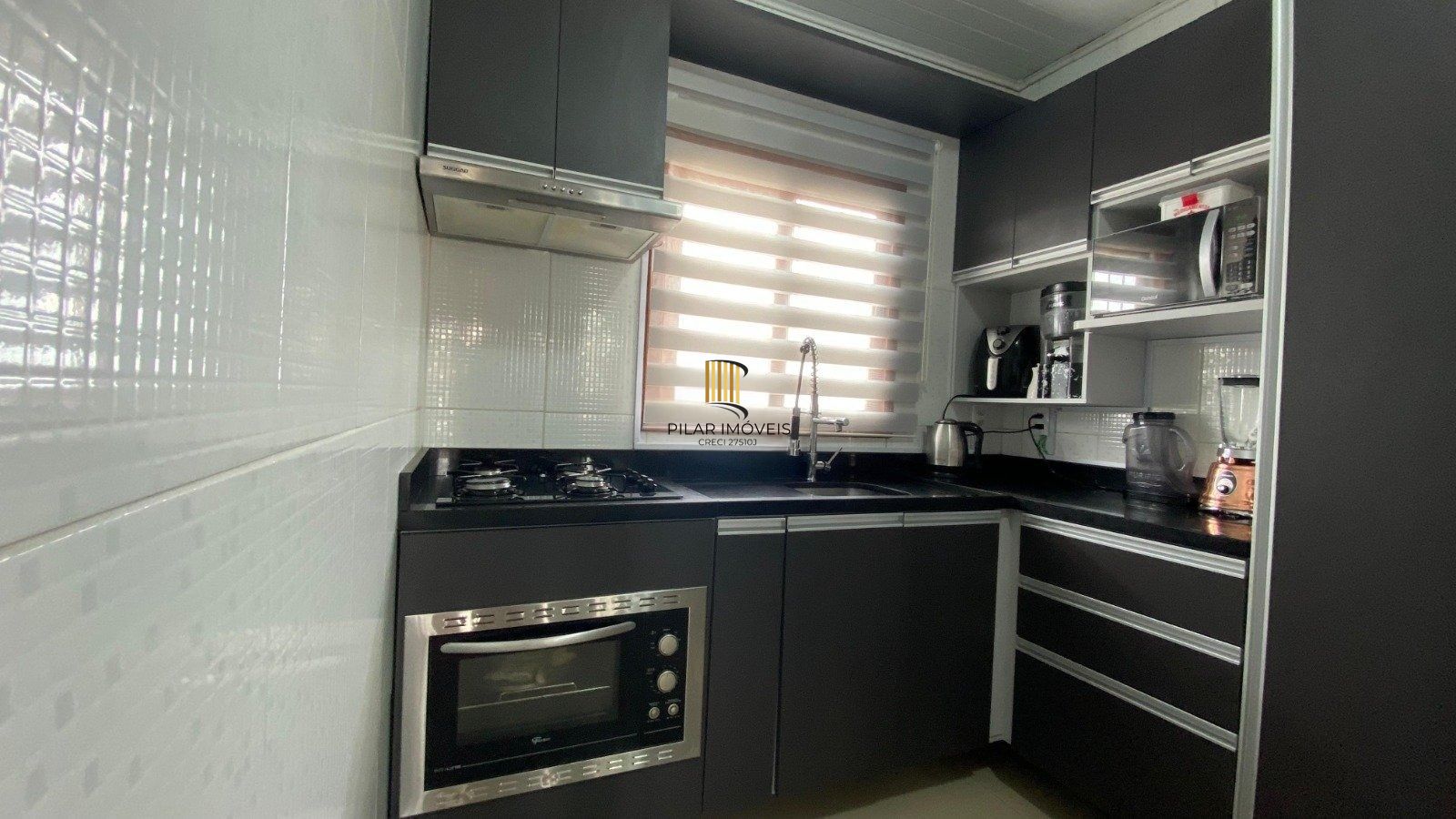 Casa térrea com 2 dormitórios, totalmente reformada.