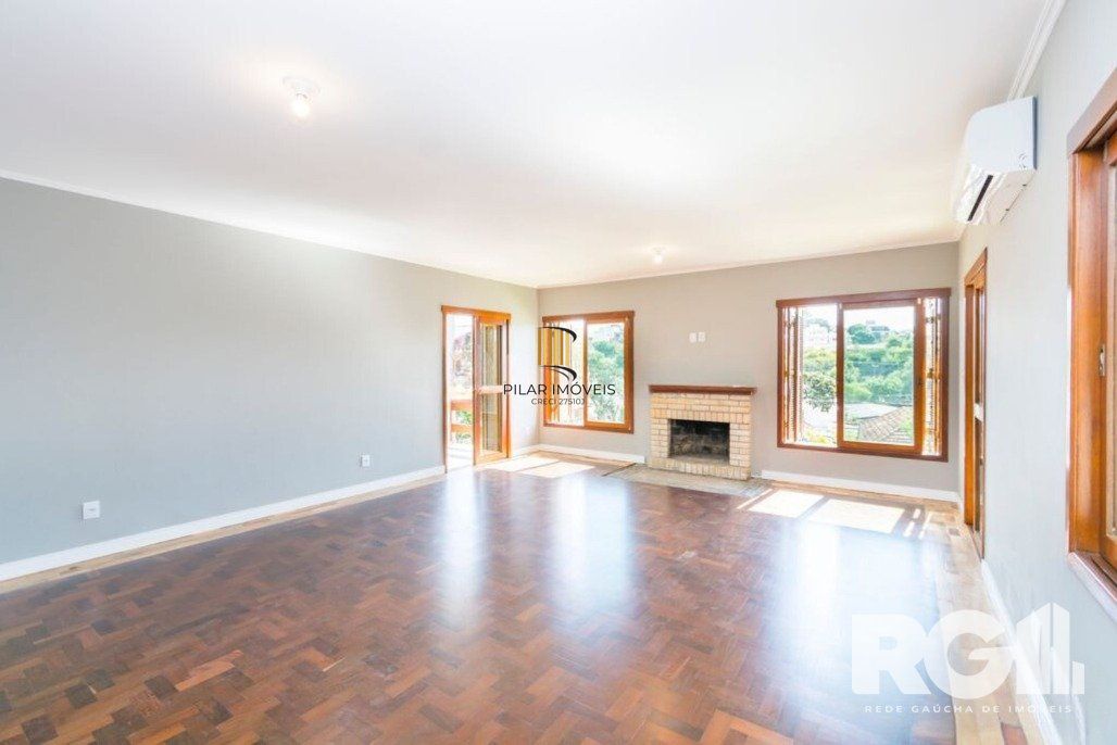 Casa com piscina, 3 dormitórios, 258m² privativos, no Jardim Itu.
