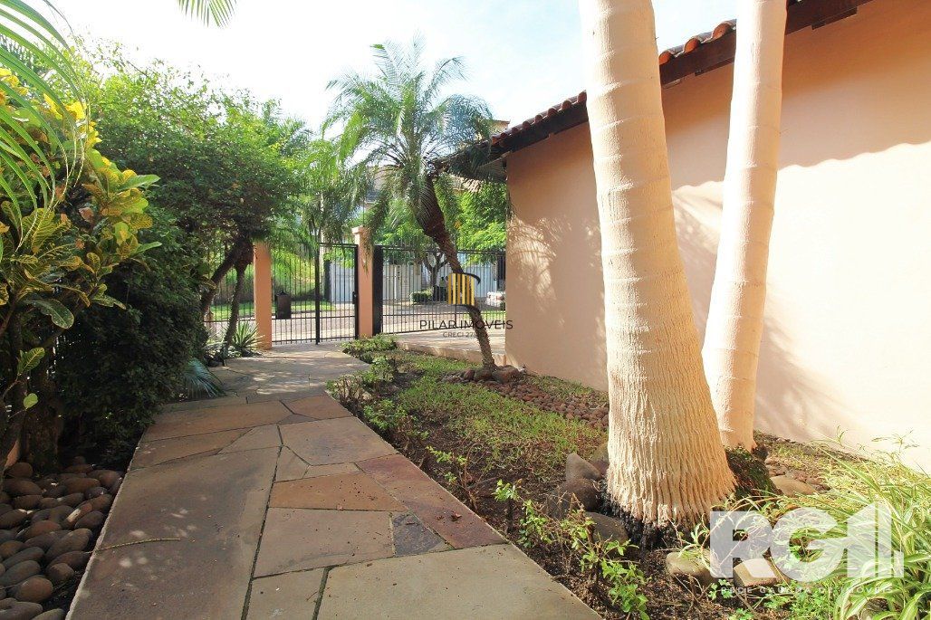 Casa 4 Dormitório(s) Bairro Chácara das Pedras
