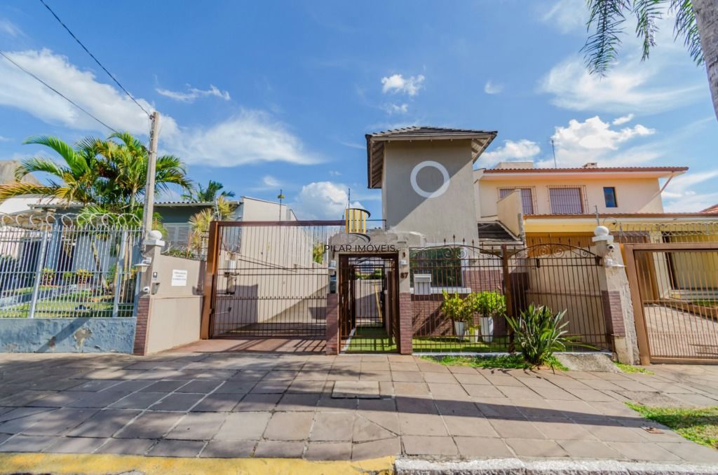 Casa em Condomínio 4 Dormitórios com Suíte no Lindoia - Porto Alegre