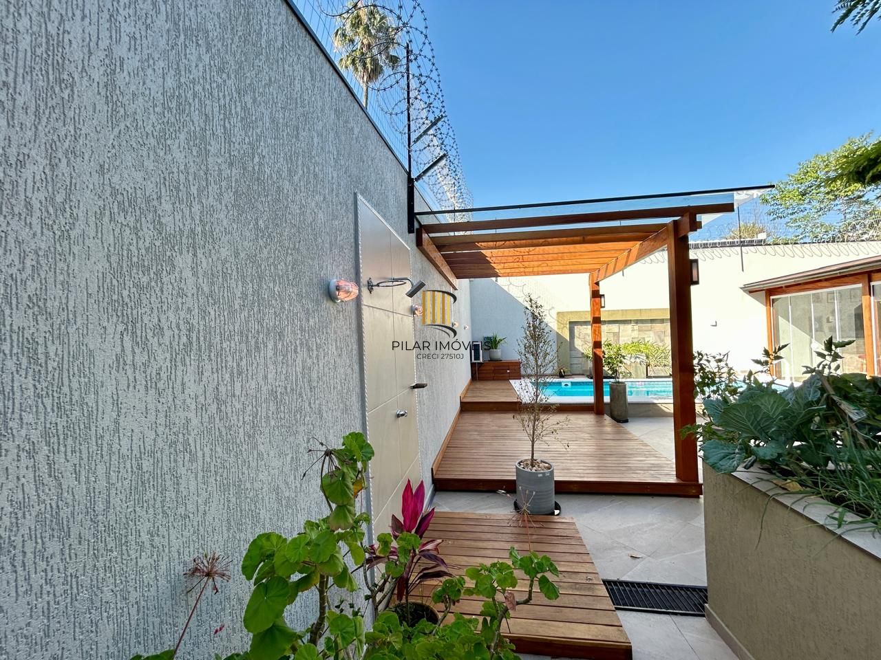 Casa 8 dormitórios, 5 banheiros e 6 vagas no Bairro São João Porto Alegre