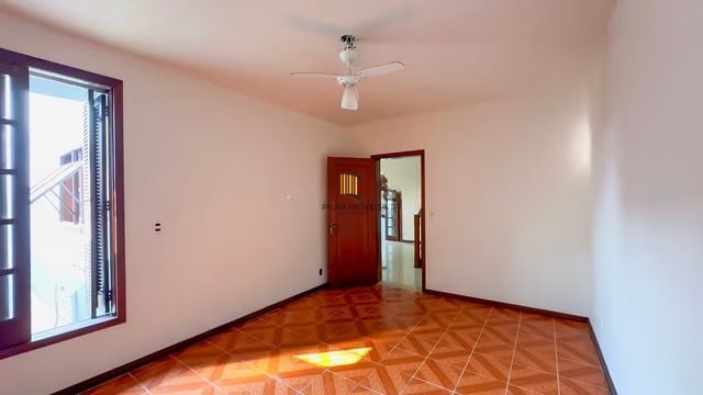 Casa térrea com 3 dormitórios, piscina, espaço gourmet com churrasqueira.