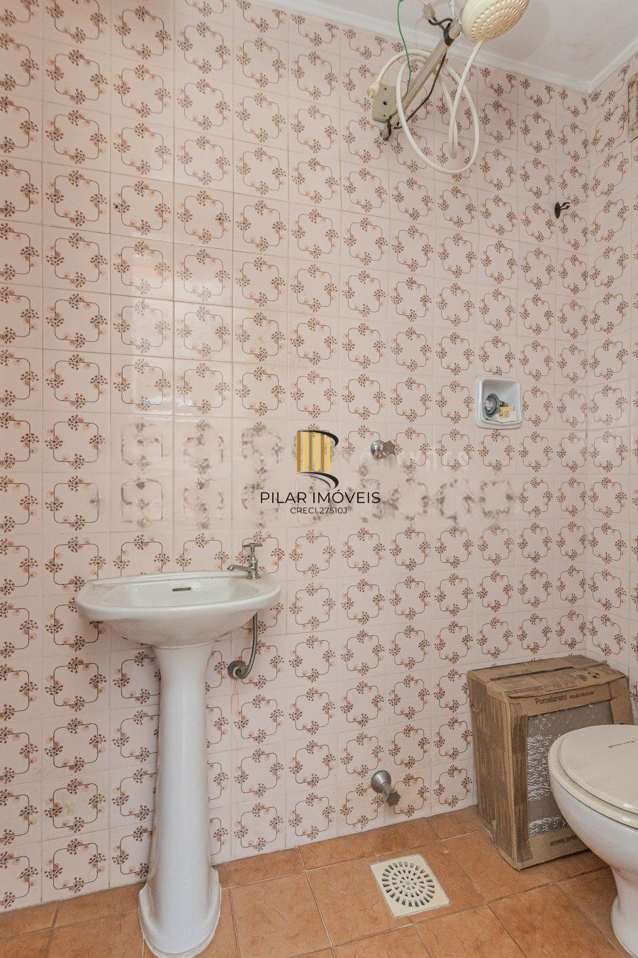 Apartamento semimobiliado de 140 m² privativos no bairro Mont'Serrat