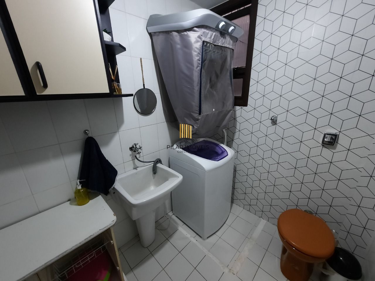 Cobertura com 3 dormitórios, suíte, piscina e churrasqueira.