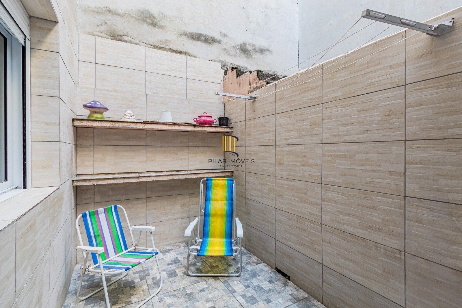 Térreo com pátio Semimobiliado, 2 Dormitórios, Próximo ao Praia de Belas - Pilar Imóveis