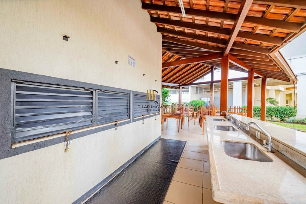 Apartamento semi-mobiliado com suíte e infraestrutura completa