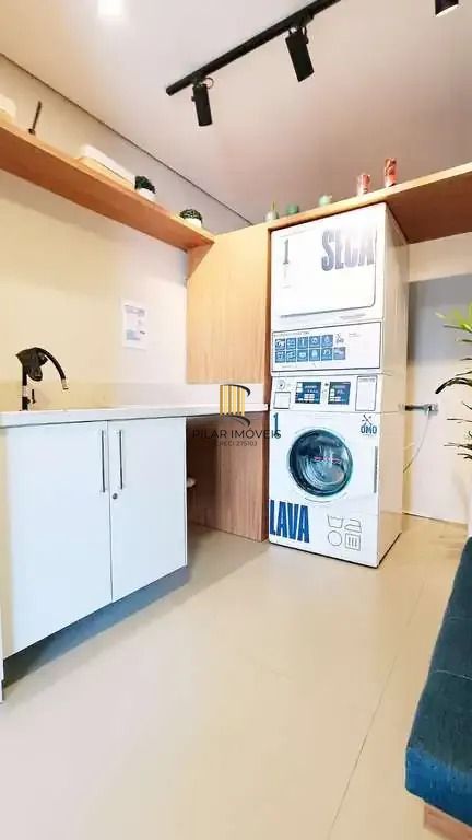 Apartamento, 2 Quartos Semimobiliado, churrasqueira, 1 vaga - Menino Deus