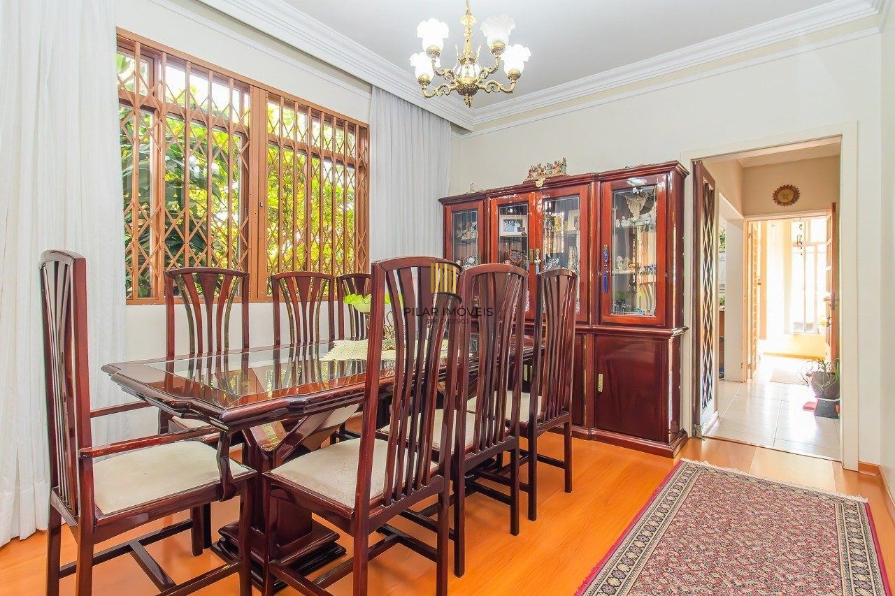 Casa ampla com pátio, edícula e terraço – Vila Ipiranga, Porto Alegre