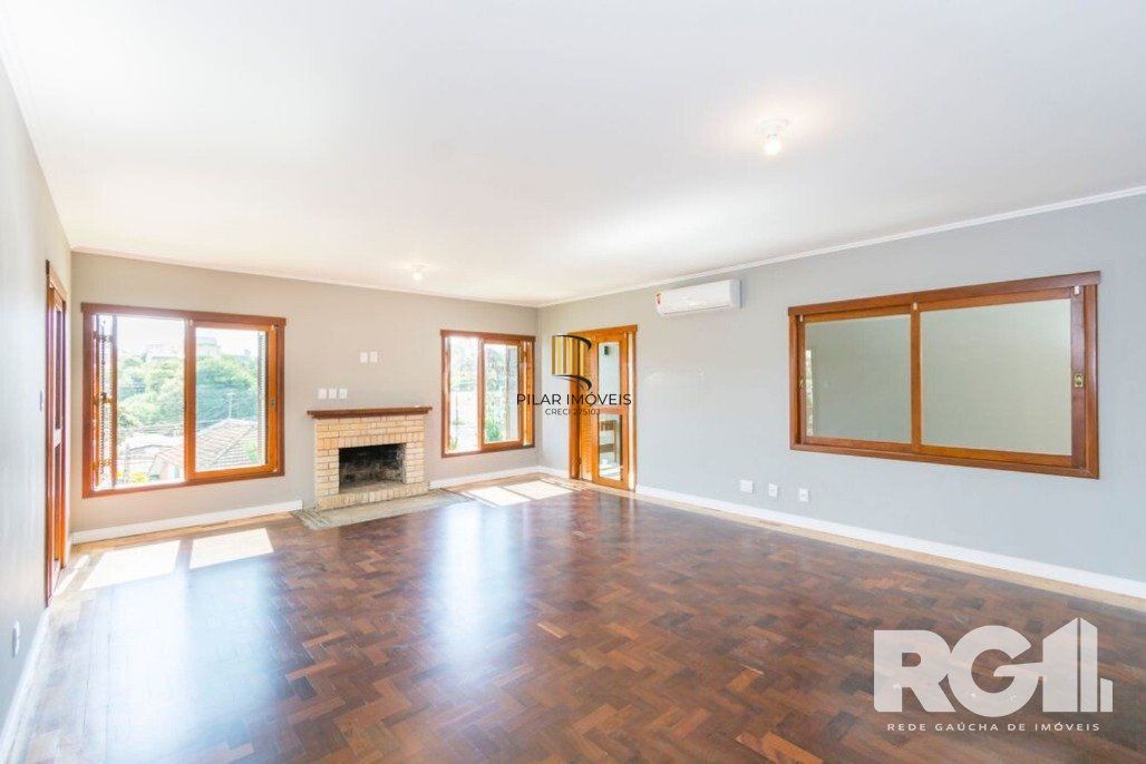 Casa com piscina, 3 dormitórios, 258m² privativos, no Jardim Itu.
