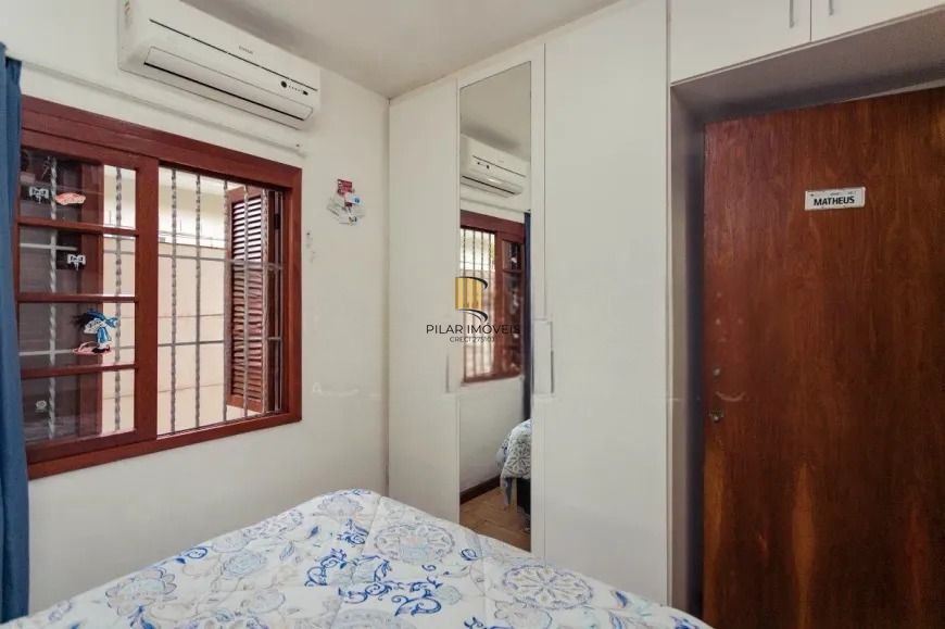 Casa térrea  com 200m² privativos, 3 quartos, Rua Sylvio Sanson - Sarandi